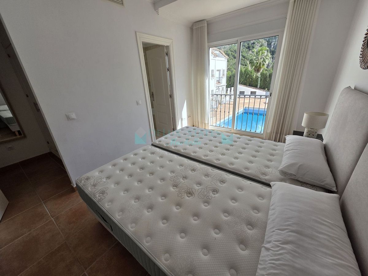 Town House for rent in Benahavis