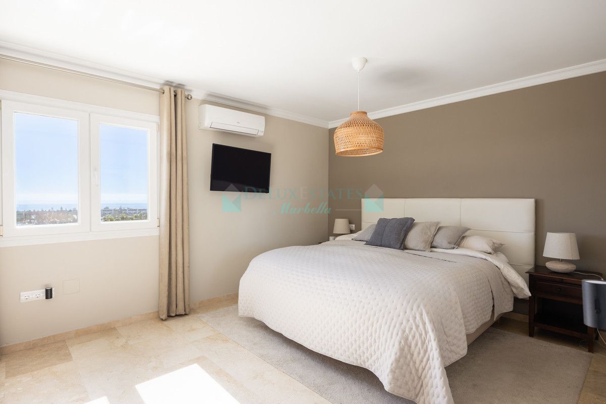 Penthouse for sale in El Paraiso, Estepona