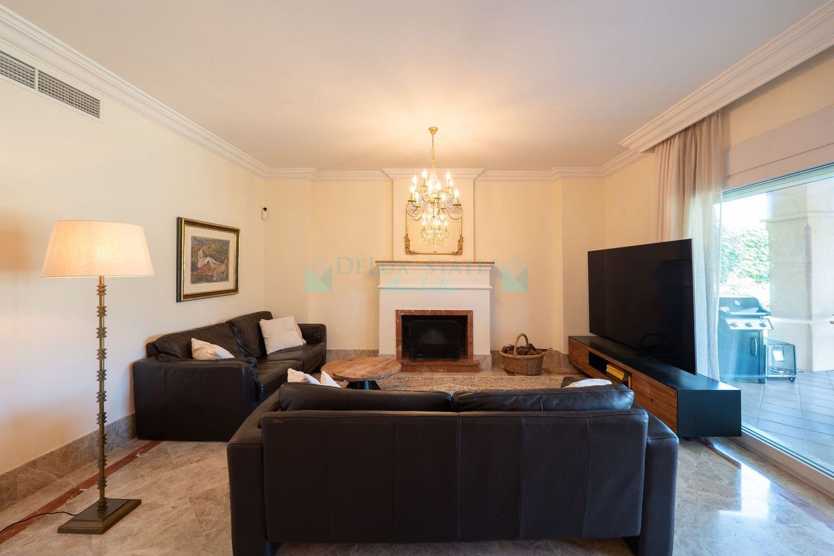 Town House for rent in Santa Clara, Marbella East