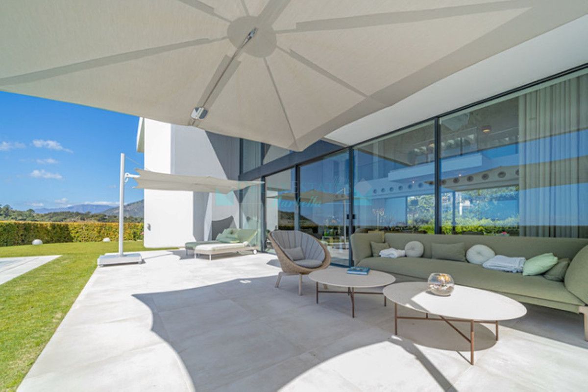 Villa for sale in Los Arqueros, Benahavis