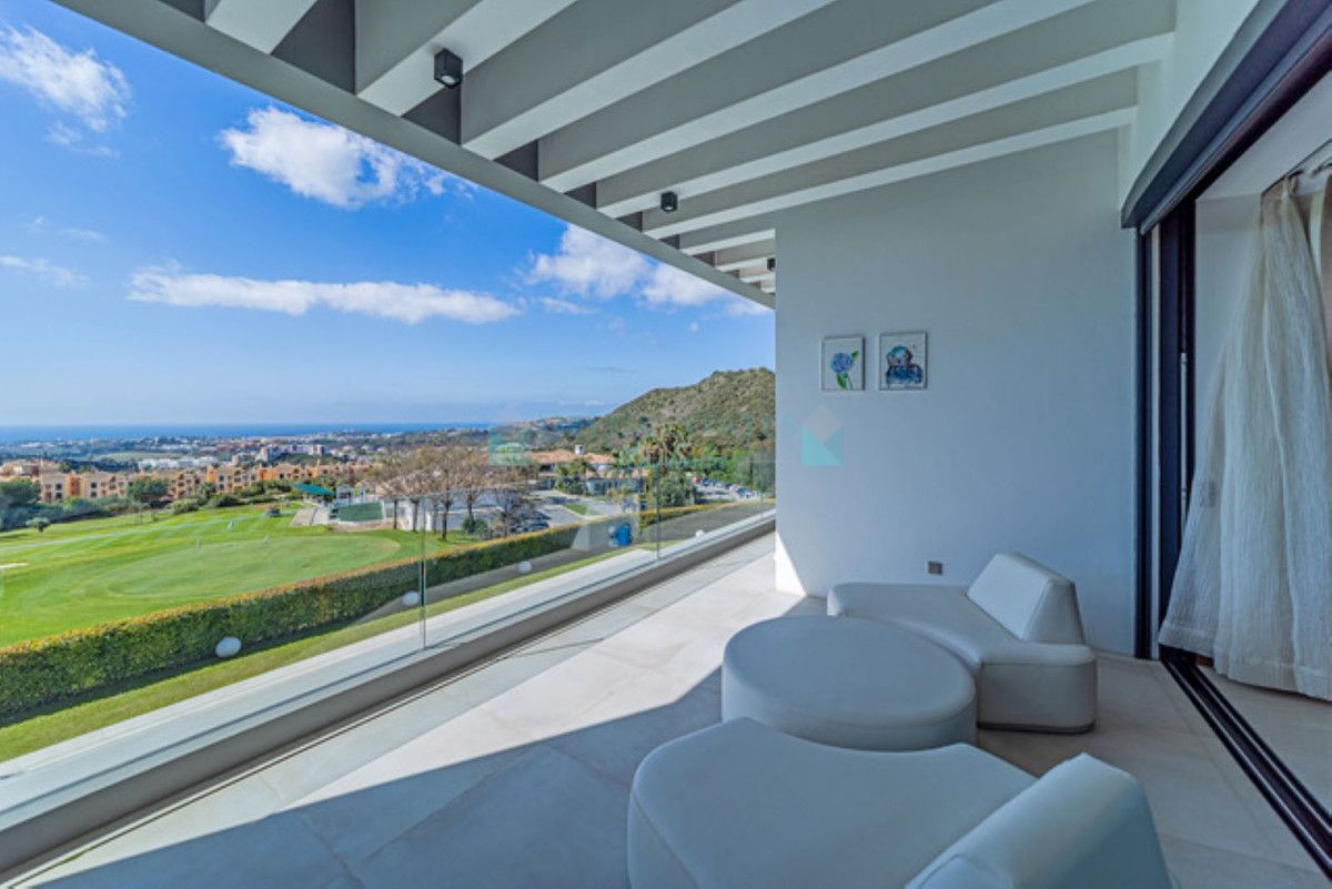 Villa for sale in Los Arqueros, Benahavis