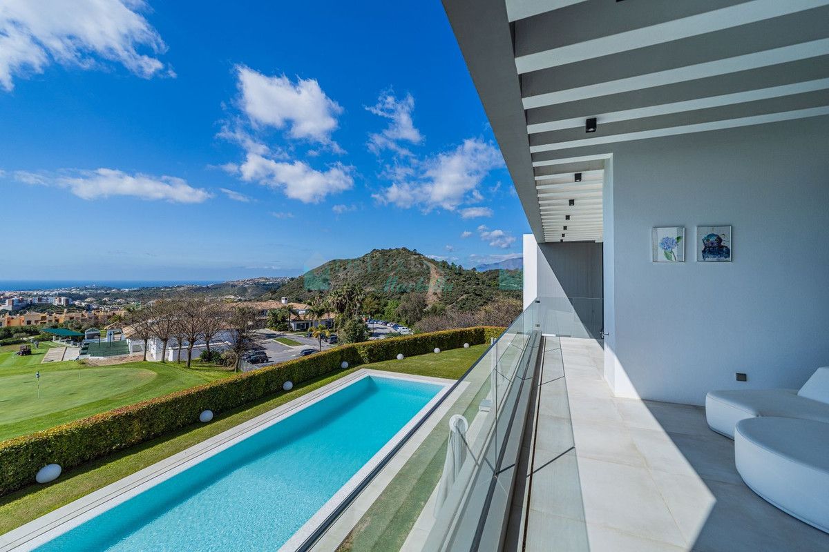 Villa for sale in Los Arqueros, Benahavis