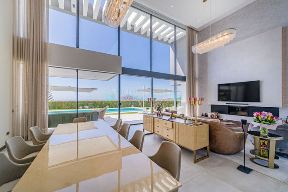 Villa for sale in Los Arqueros, Benahavis