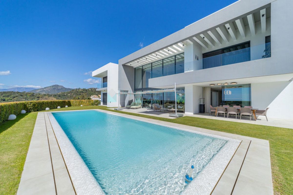 Villa for sale in Los Arqueros, Benahavis