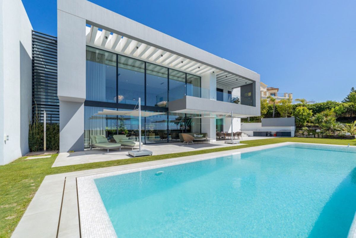 Villa for sale in Los Arqueros, Benahavis