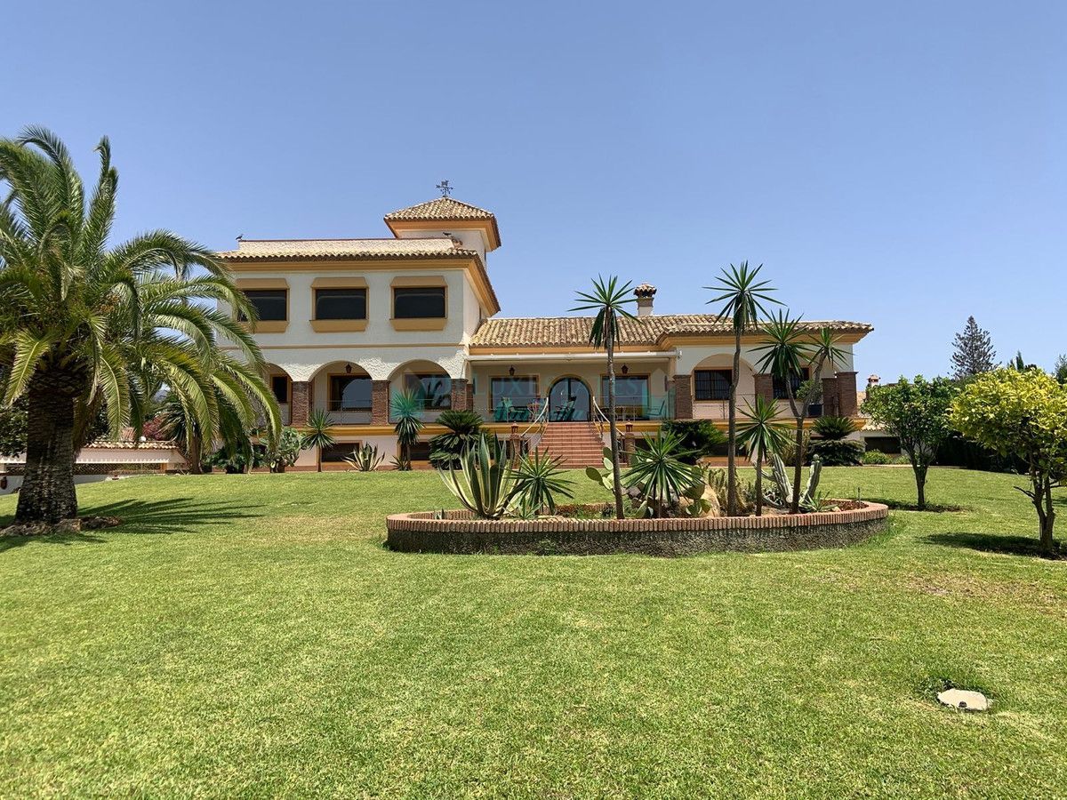 Villa for rent in Costabella, Marbella East