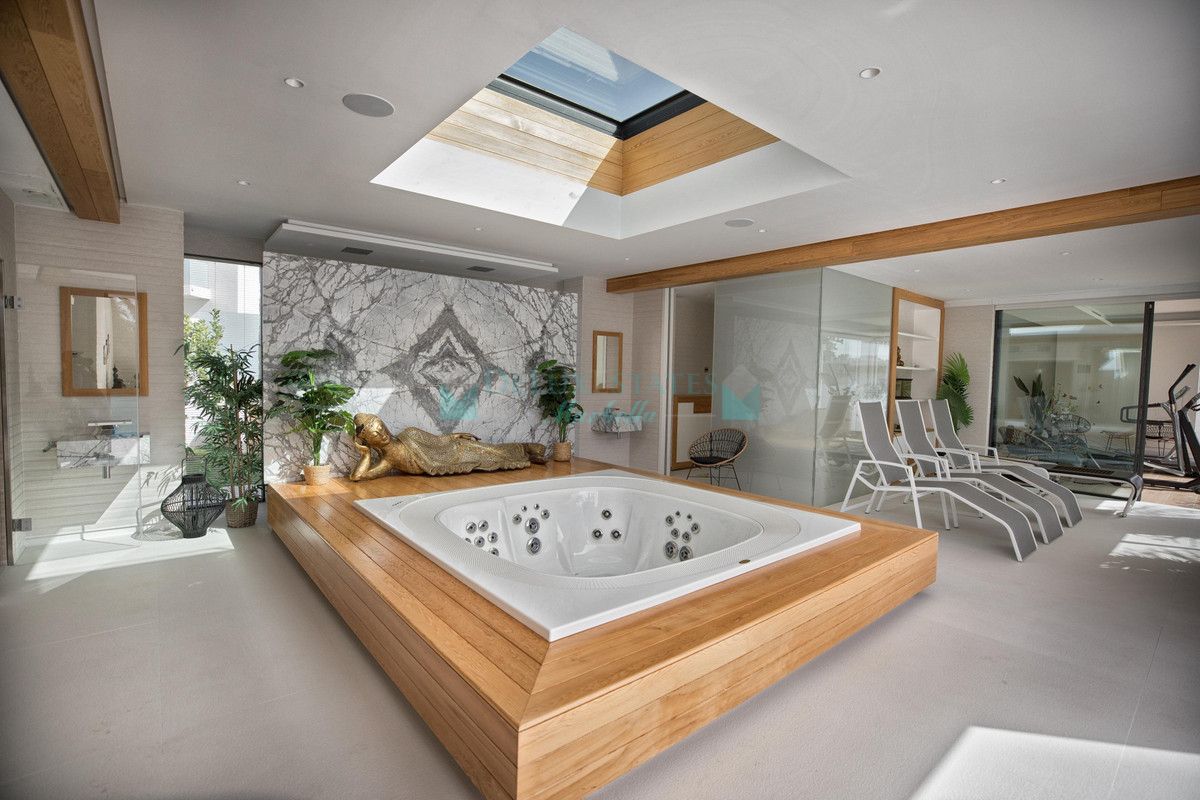 Villa for rent in El Paraiso, Estepona