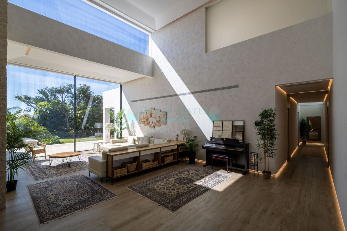 Villa for rent in El Paraiso, Estepona