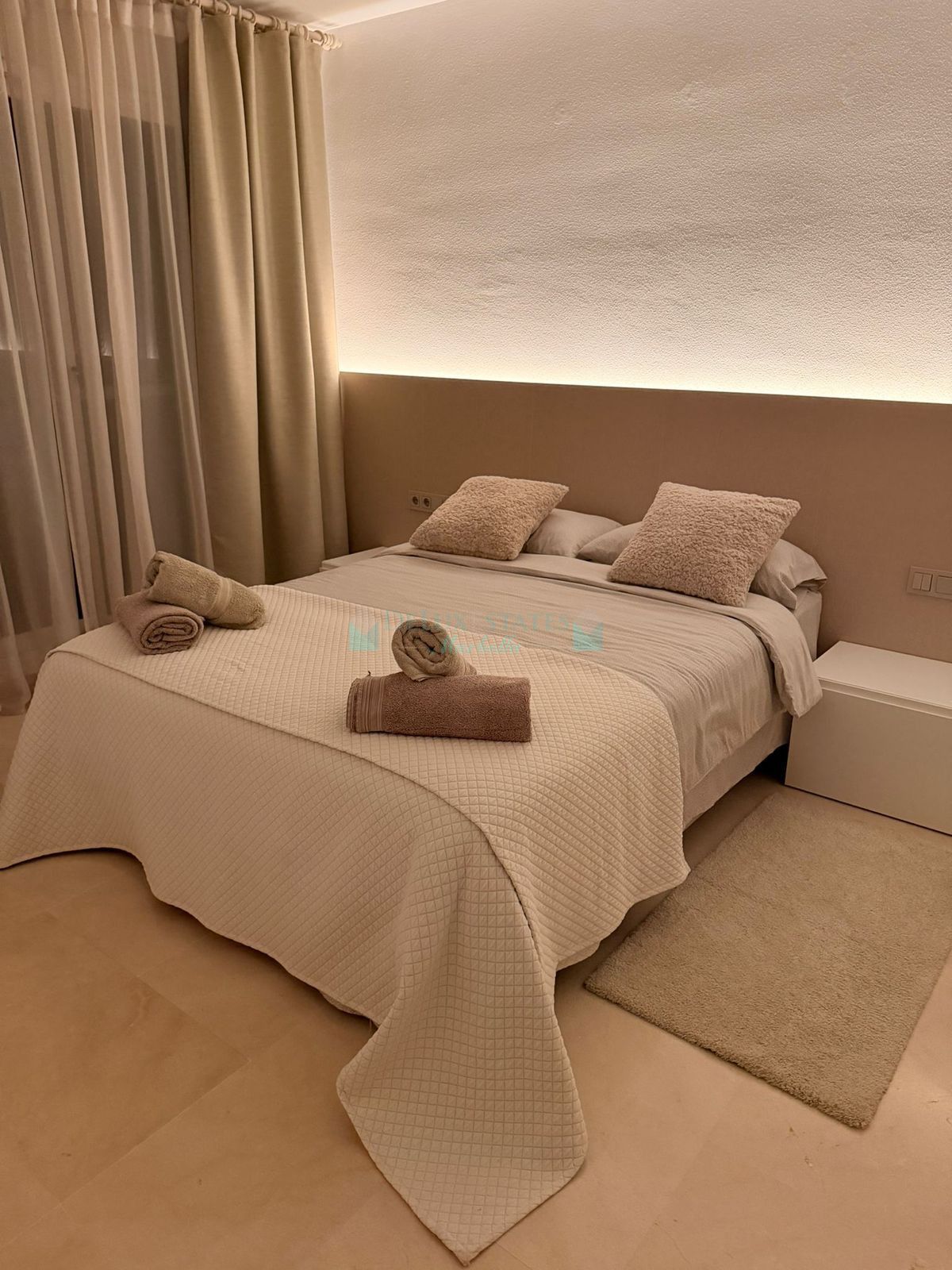 Apartamento en alquiler en Los Arqueros, Benahavis