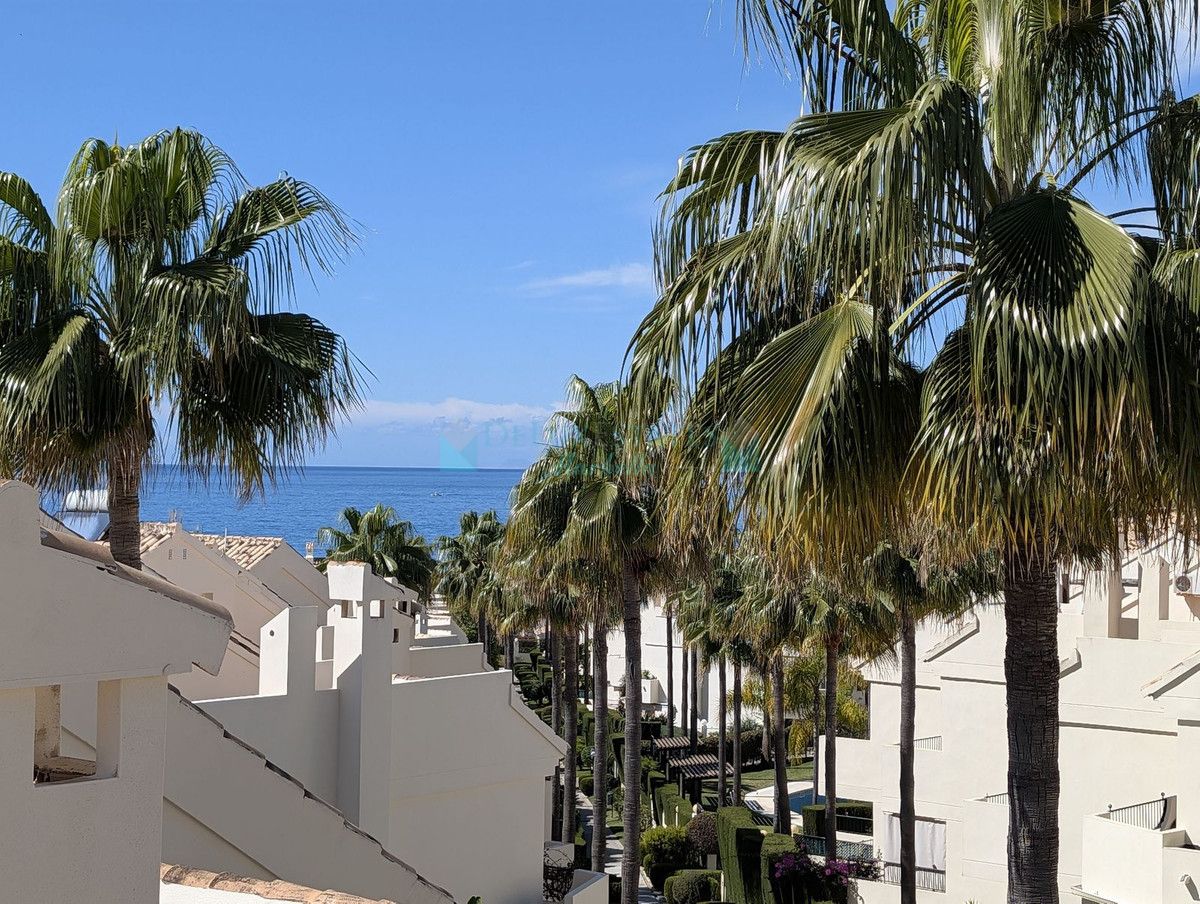 Town House for sale in Las Chapas, Marbella East