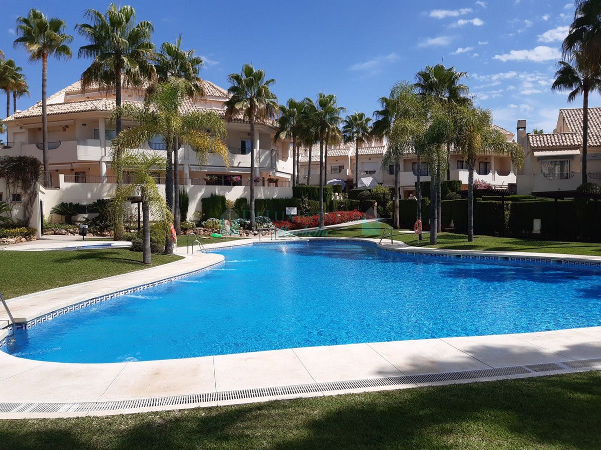 Town House for sale in Las Chapas, Marbella East