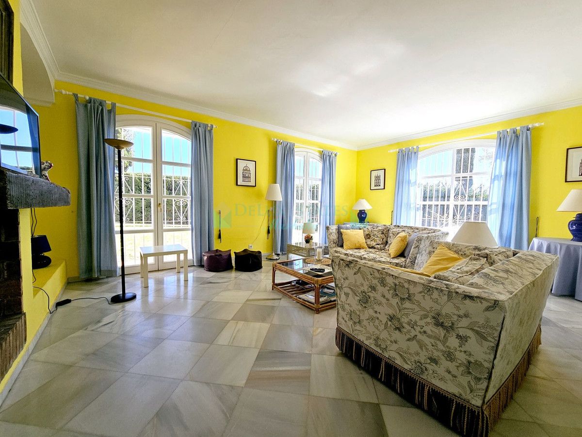 Villa for sale in Benahavis