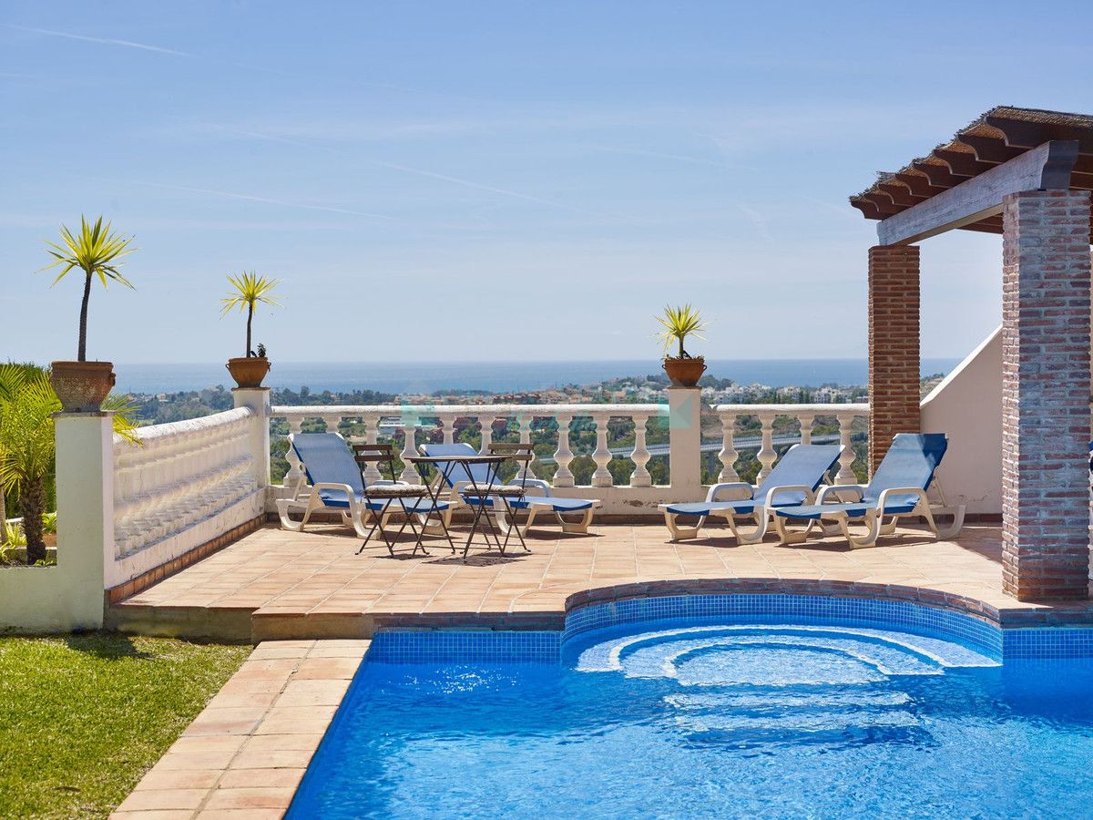 Villa for sale in Benahavis