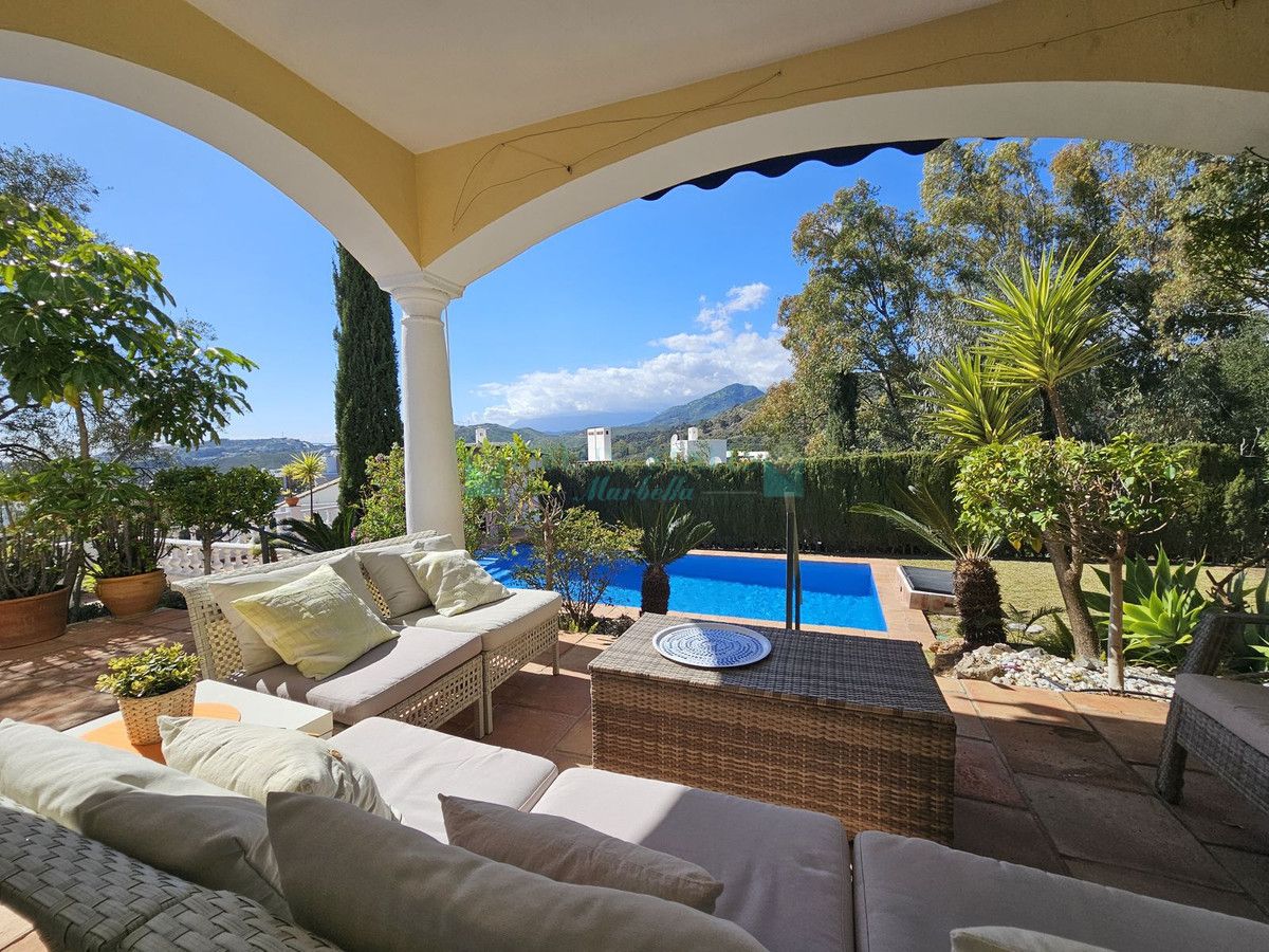 Villa for sale in Benahavis