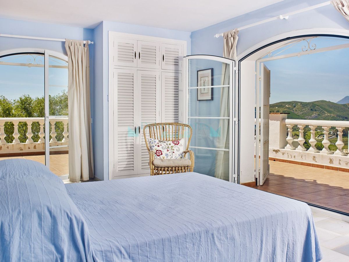 Villa for sale in Benahavis