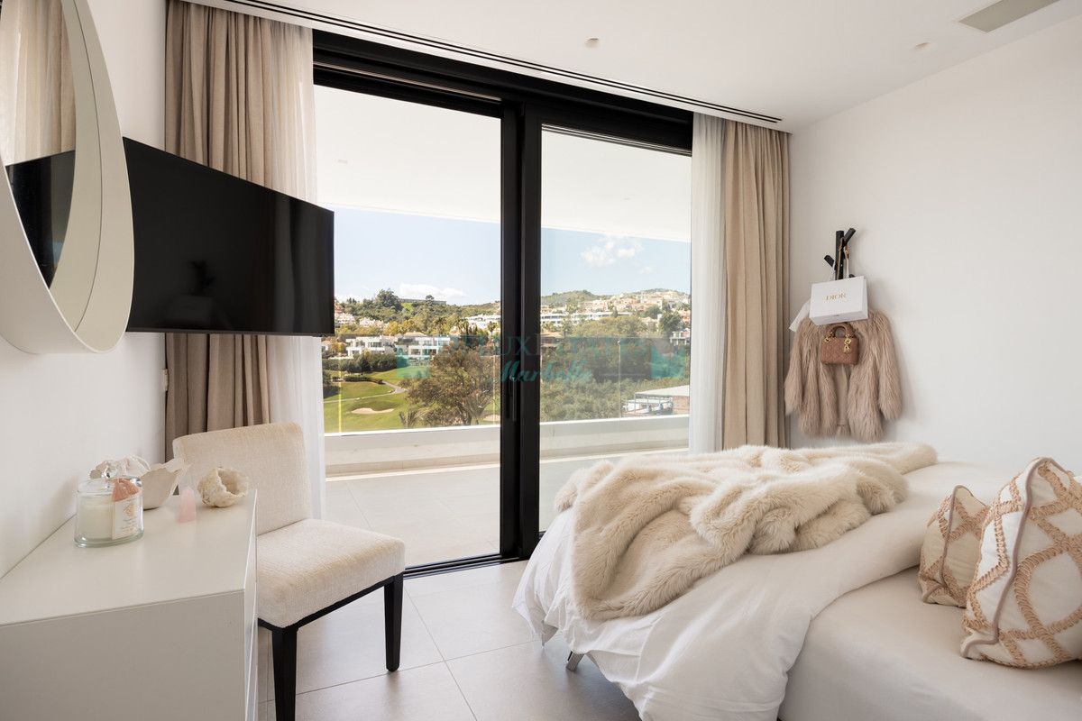 Villa for sale in Nueva Andalucia