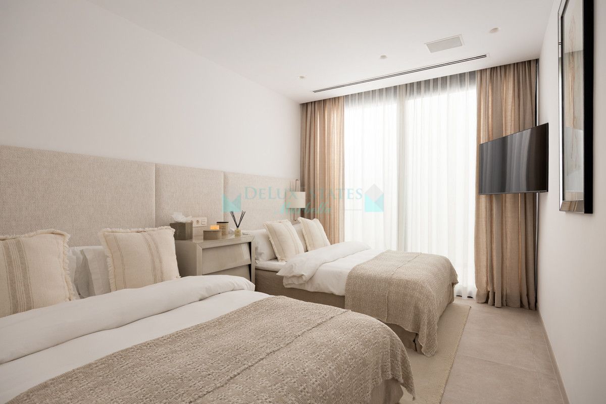 Villa for sale in Nueva Andalucia