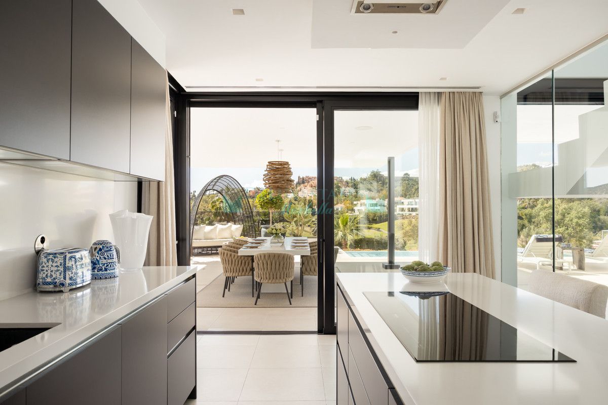 Villa for sale in Nueva Andalucia