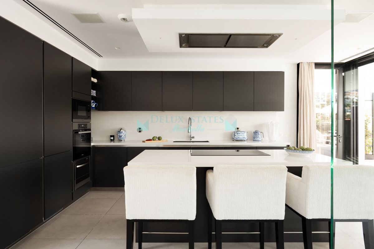 Villa for sale in Nueva Andalucia