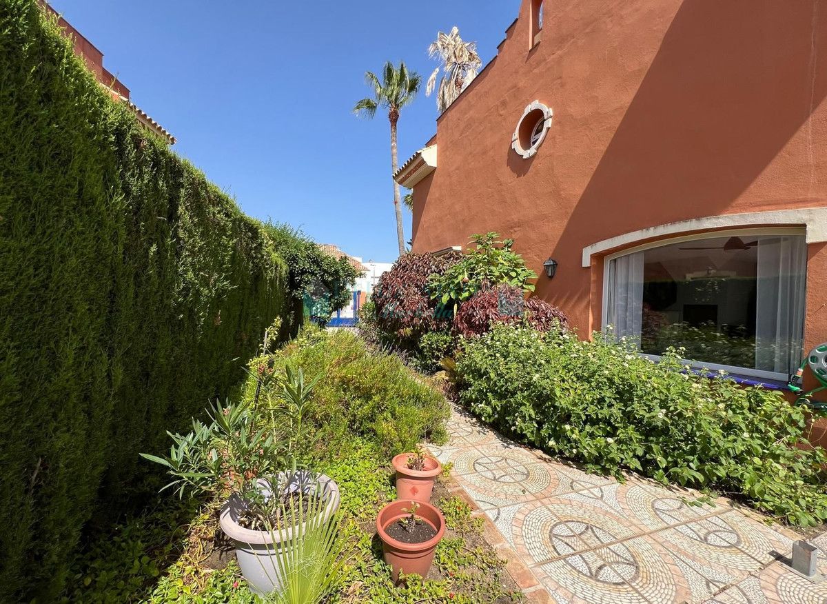 Villa Pareada en alquiler en Estepona