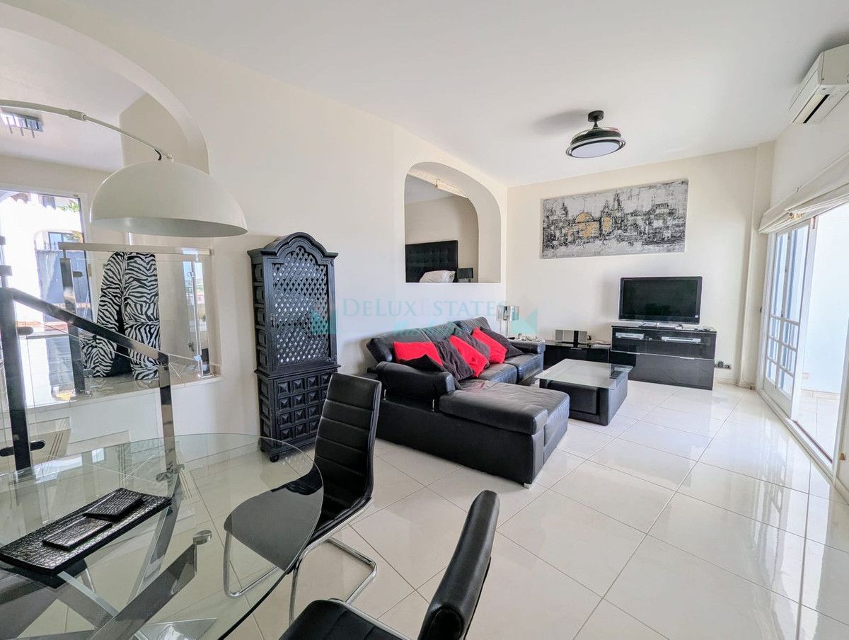 Penthouse for sale in Cabopino, Marbella East
