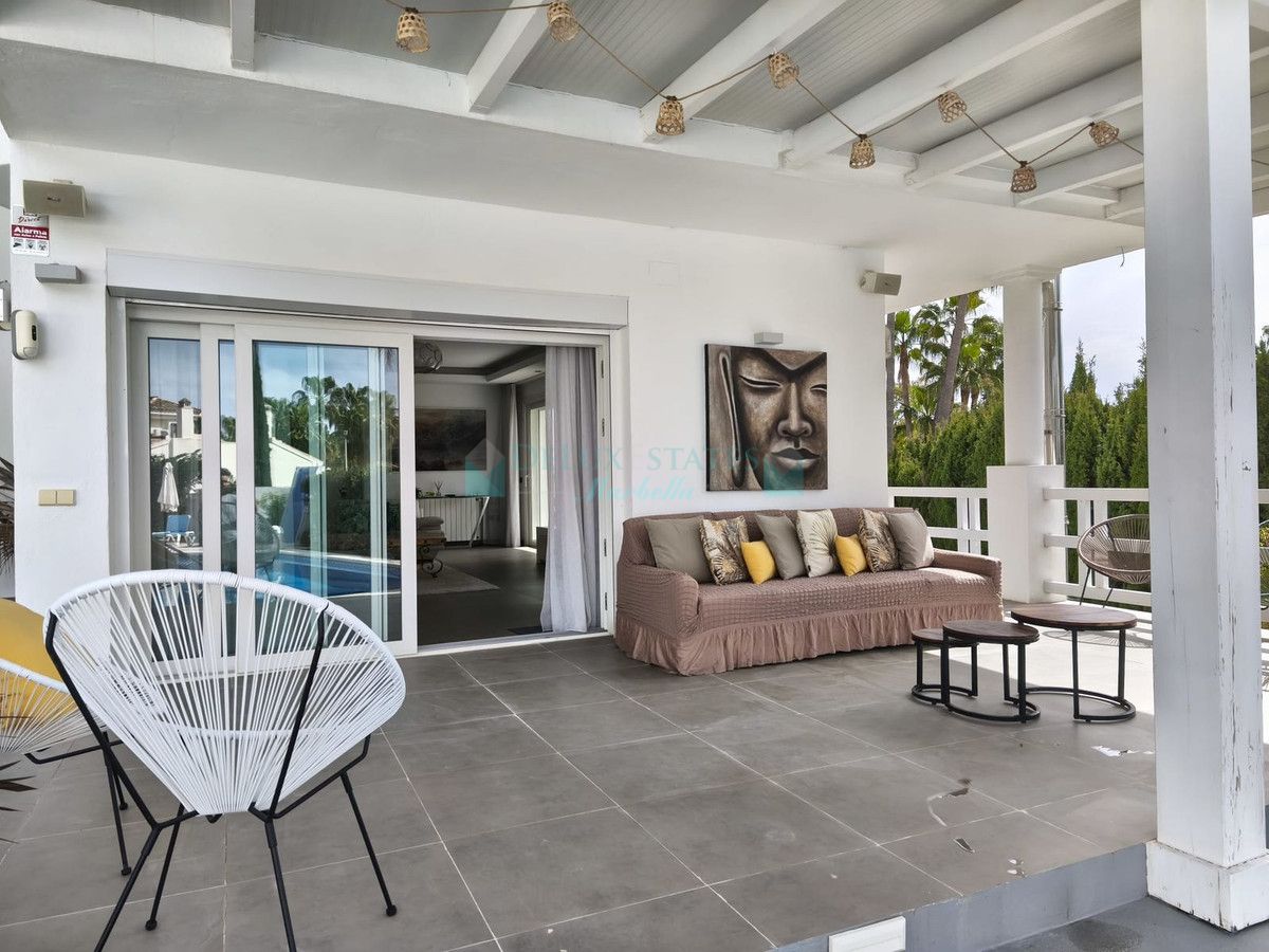 Villa en alquiler en Atalaya, Estepona