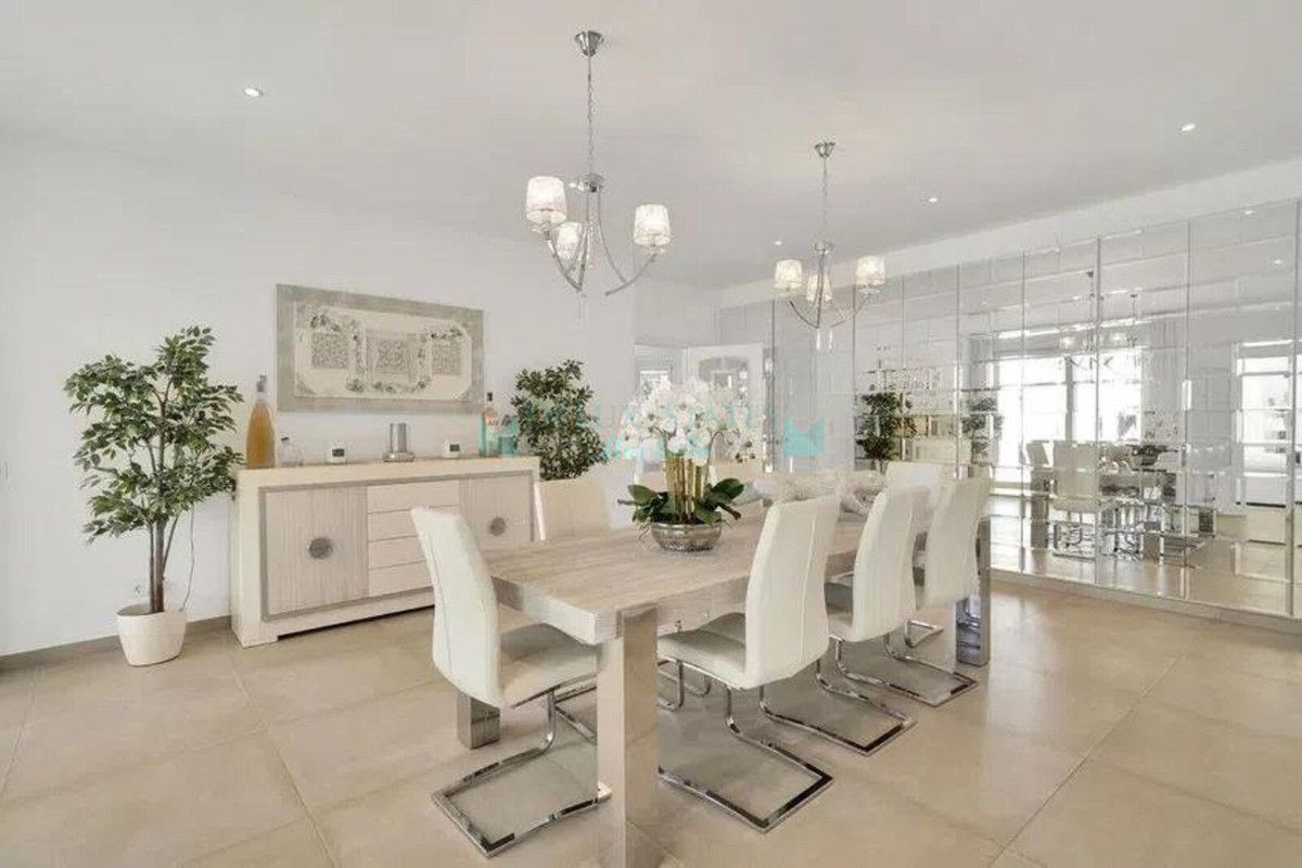 Villa en venta en Hacienda las Chapas, Marbella Este