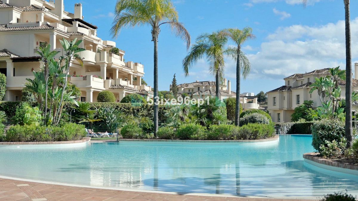 Ground Floor Apartment for sale in Benahavis