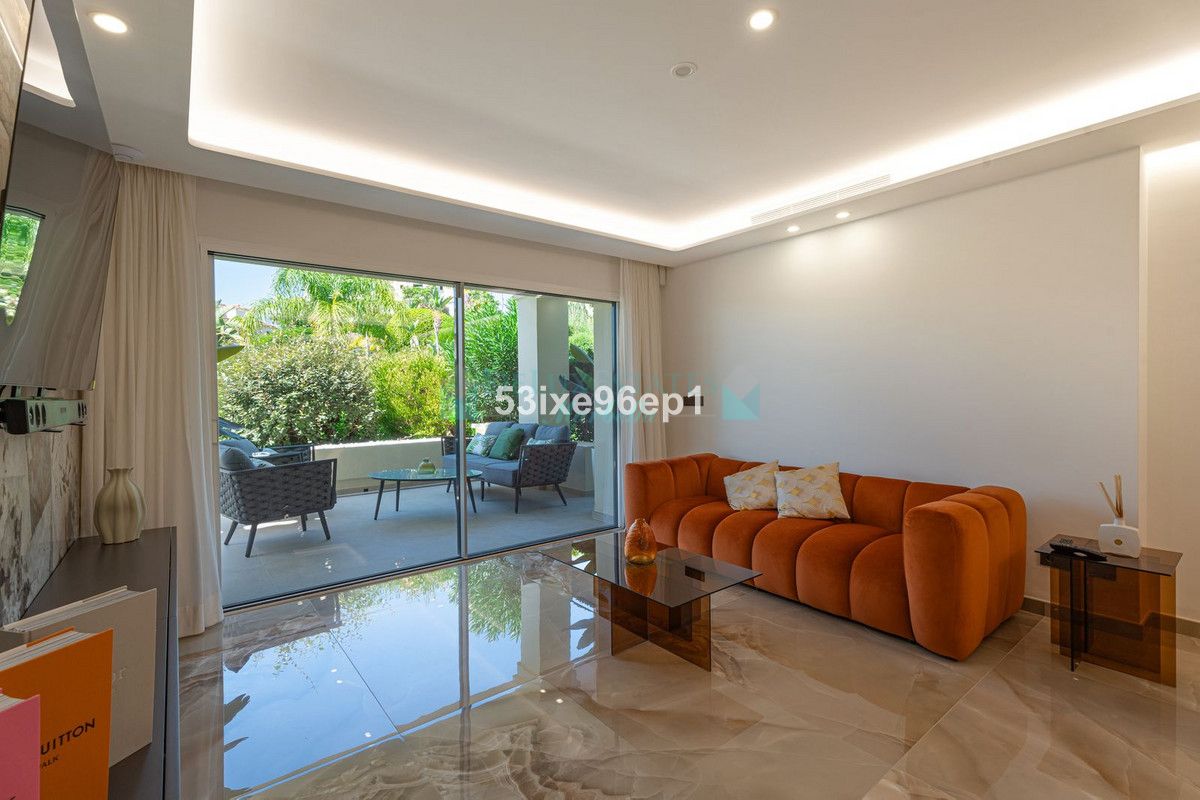 Ground Floor Apartment for sale in Benahavis