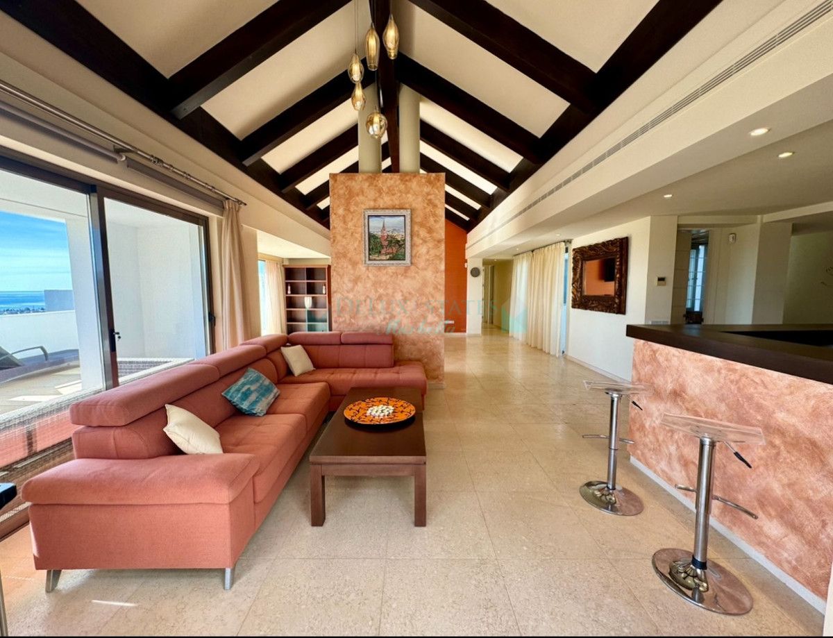 Penthouse for sale in Los Flamingos, Benahavis