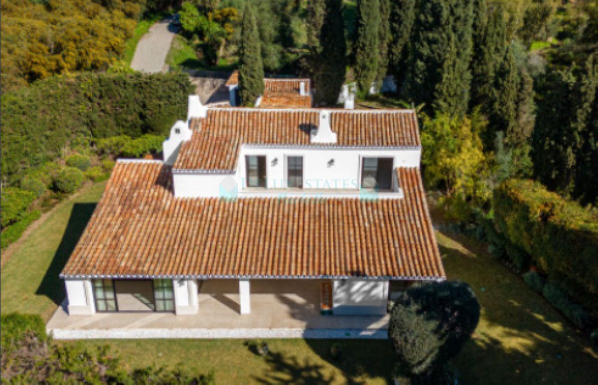 Villa for sale in Benahavis