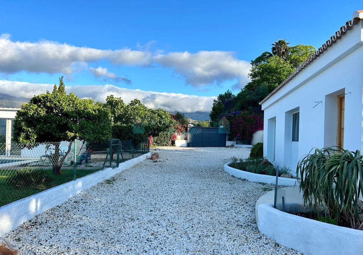 Finca for sale in Estepona