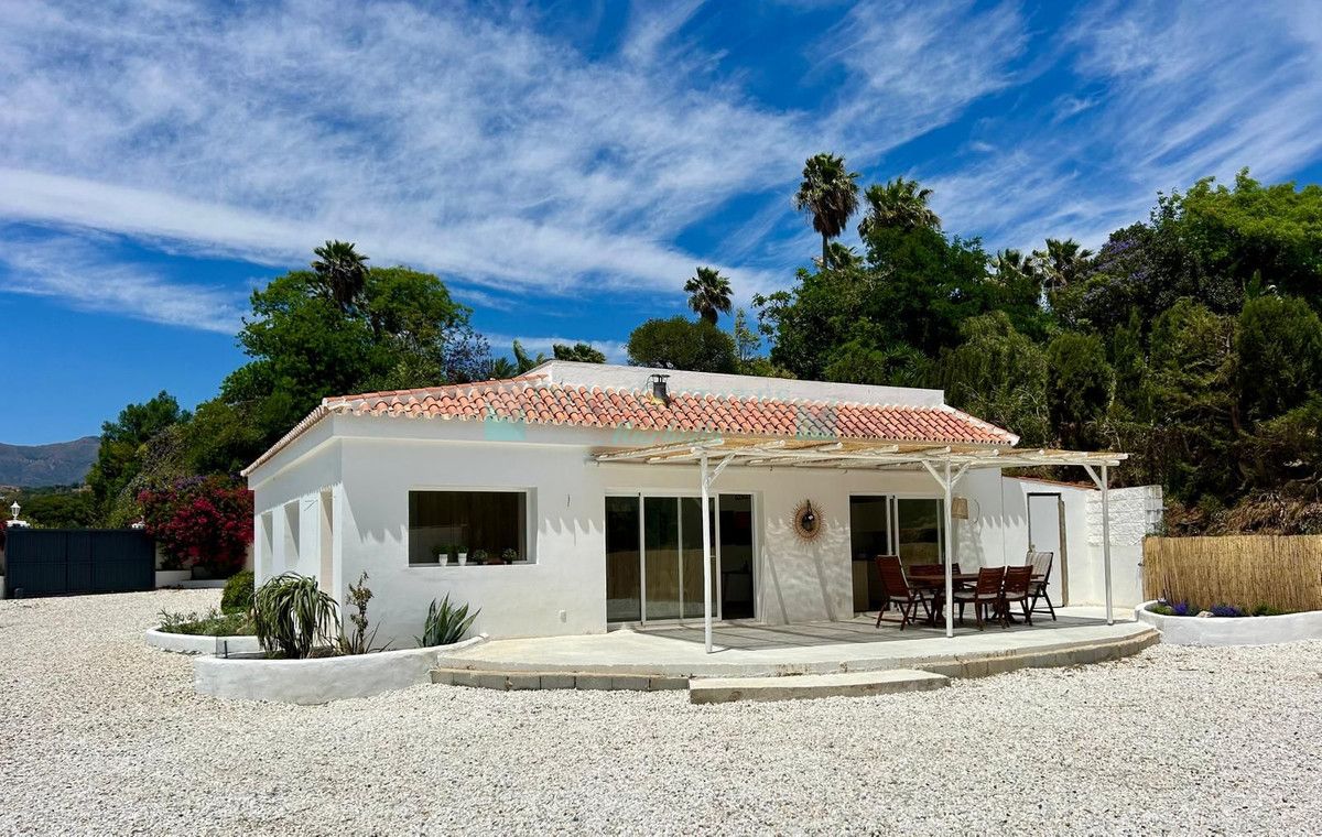 Finca for sale in Estepona