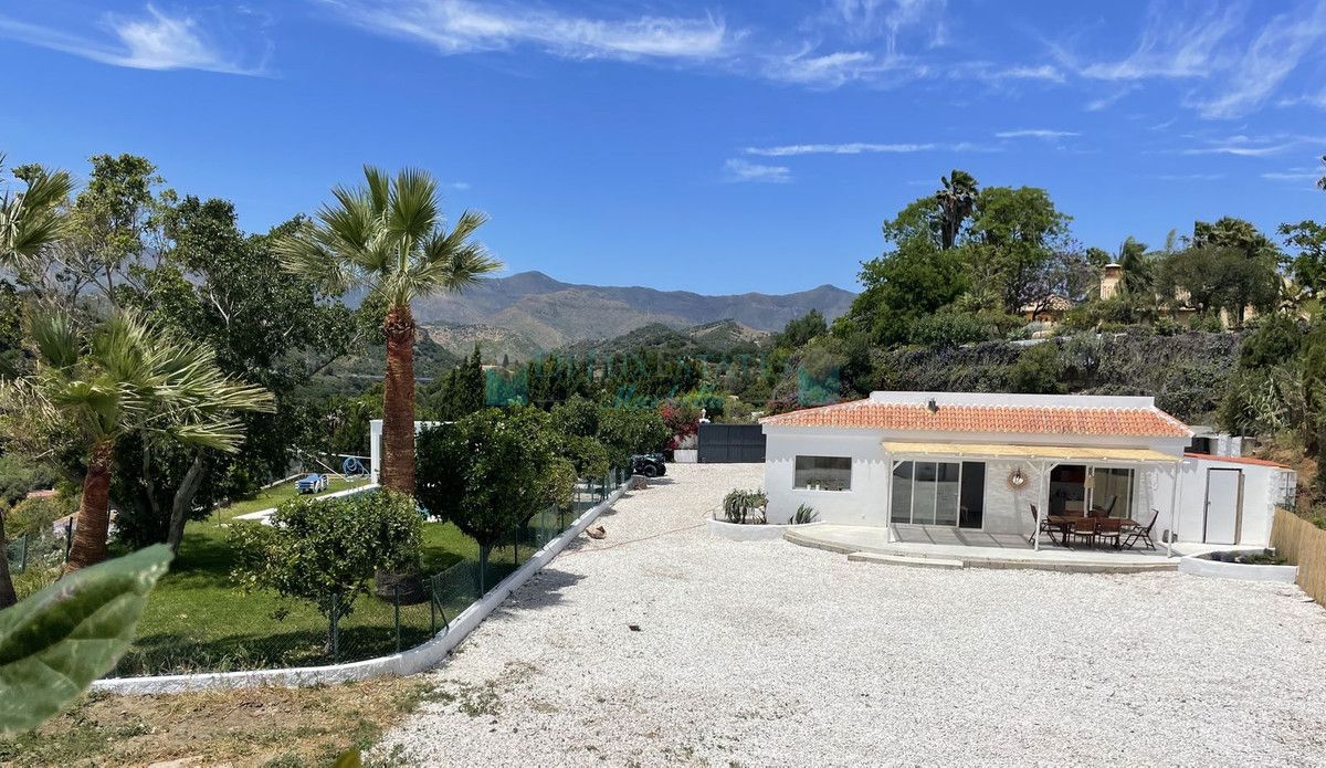 Finca for sale in Estepona