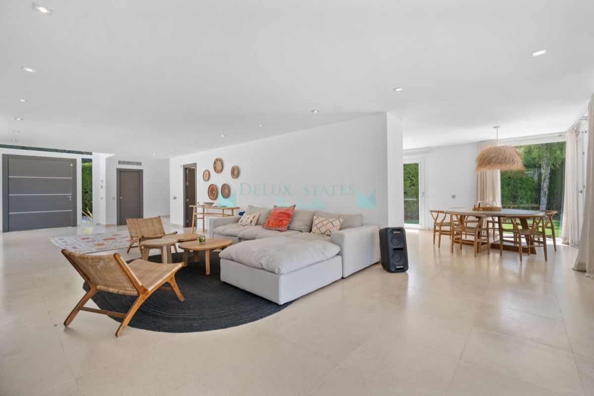 Villa for rent in El Paraiso, Estepona