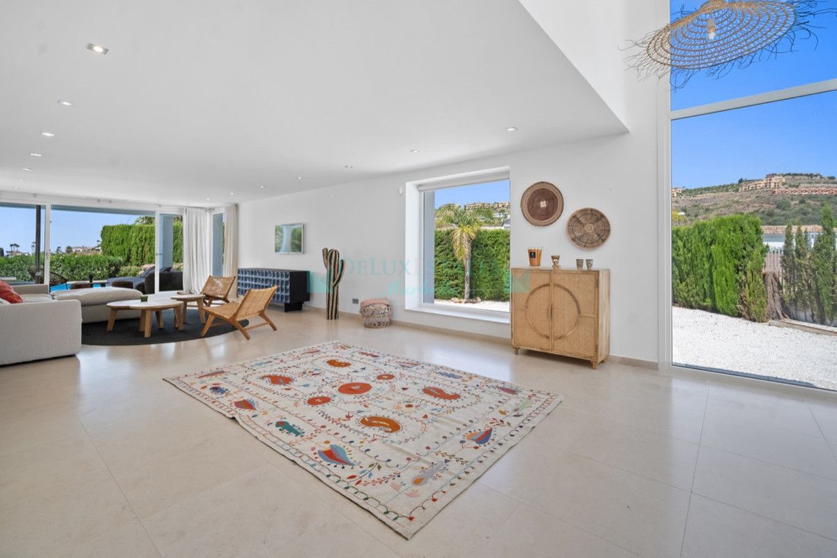 Villa for rent in El Paraiso, Estepona