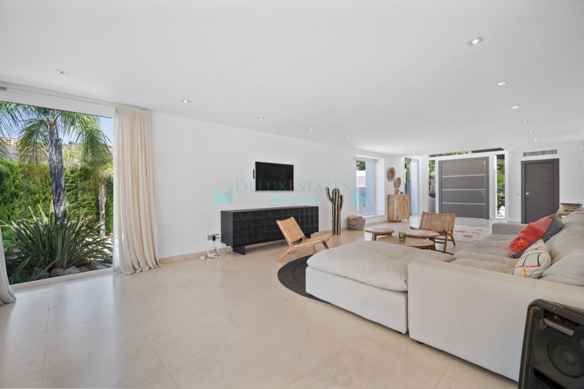 Villa for rent in El Paraiso, Estepona