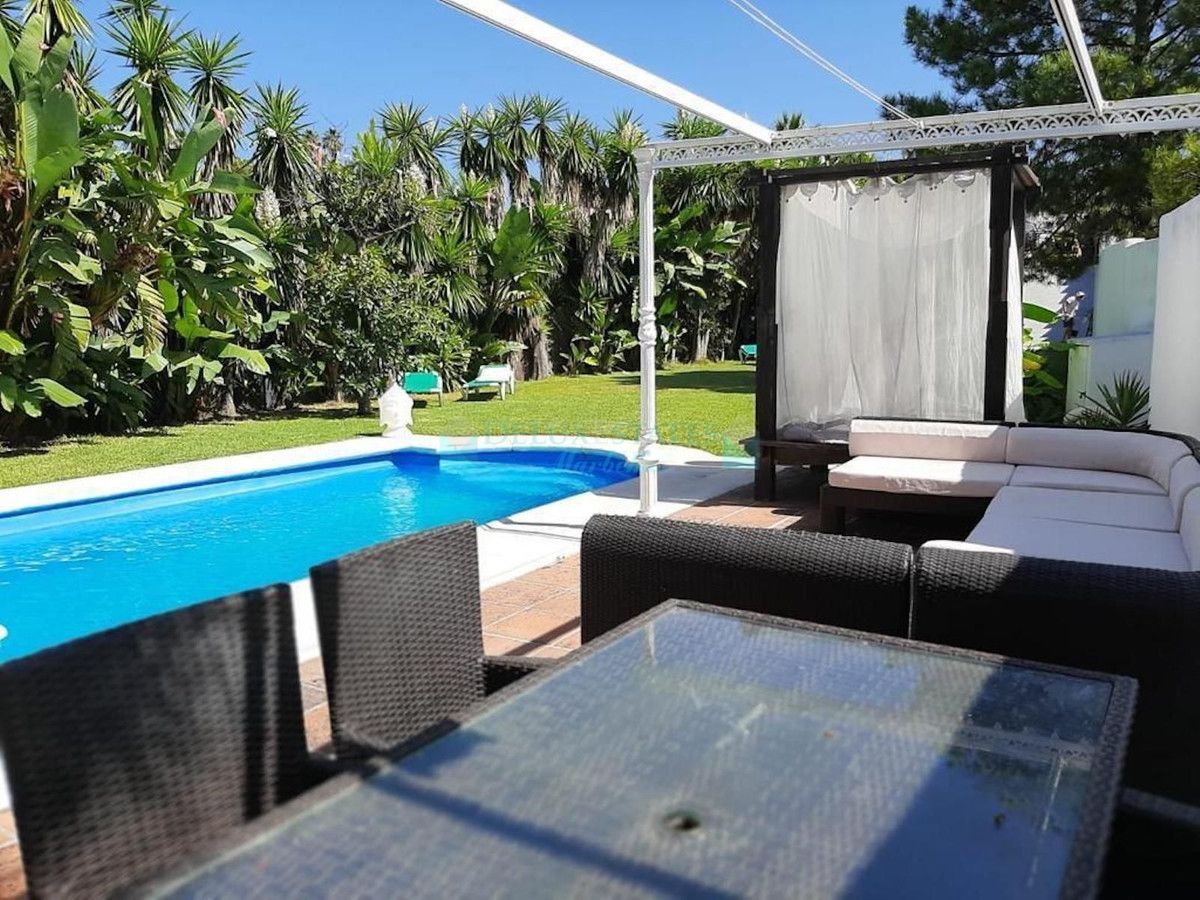 Villa for rent in Estepona