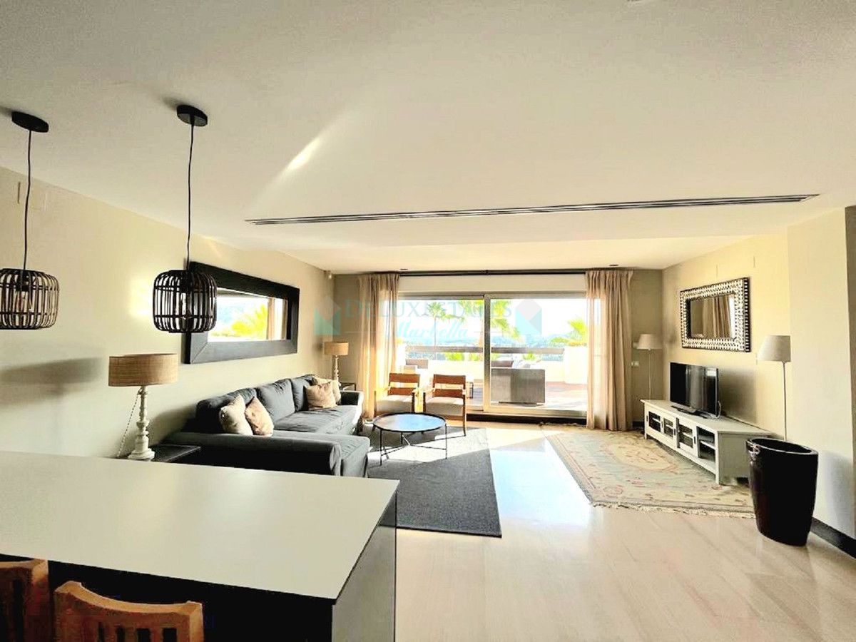 Apartment for sale in Benahavis