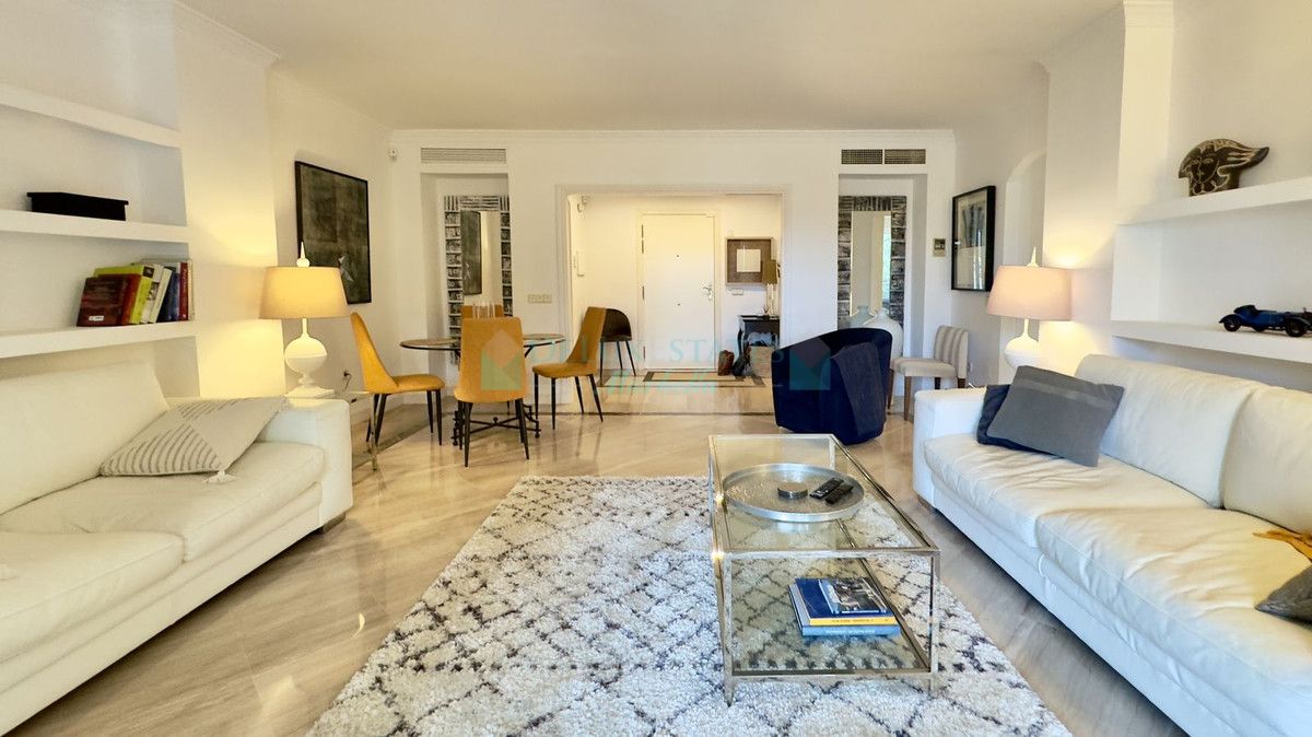 Apartamento en venta en Elviria, Marbella Este