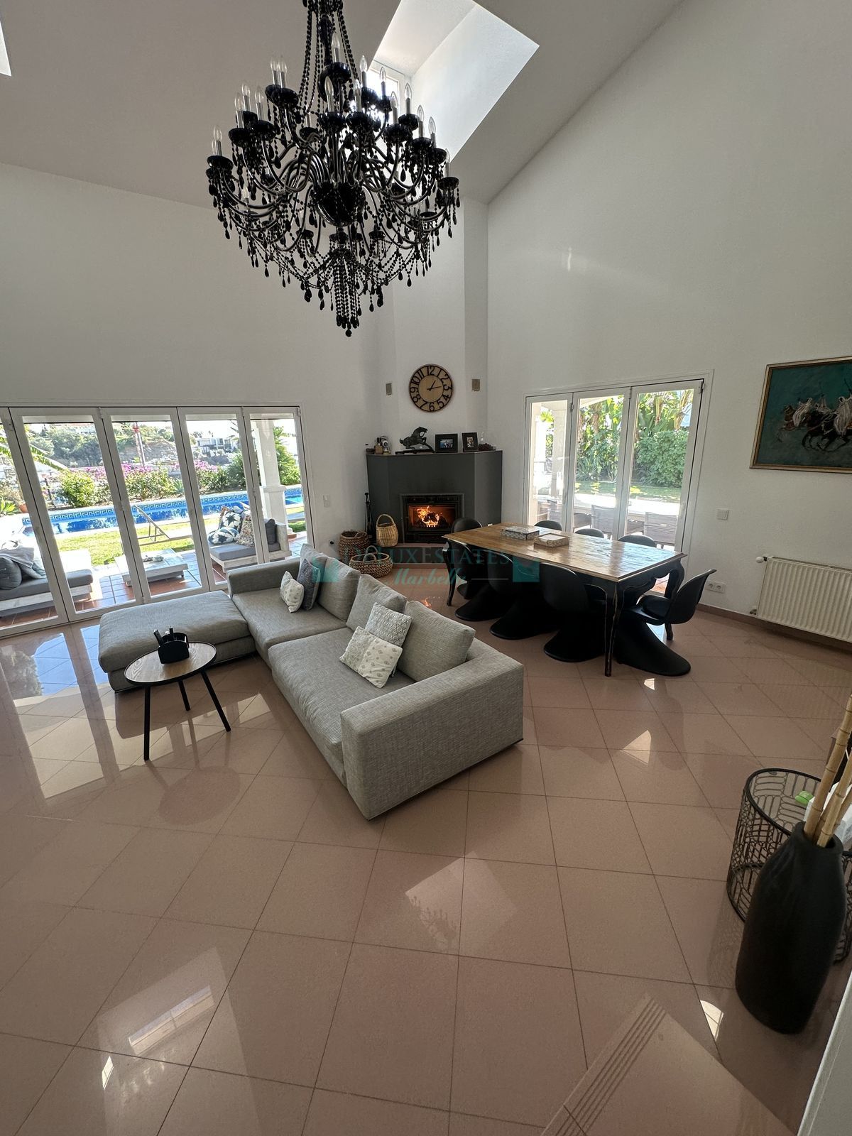 Villa for sale in Monte Halcones, Benahavis