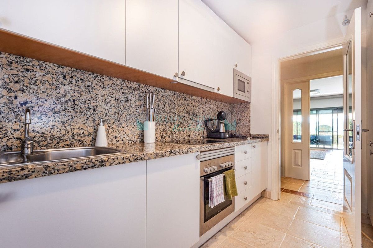 Ground Floor Apartment for sale in Benahavis