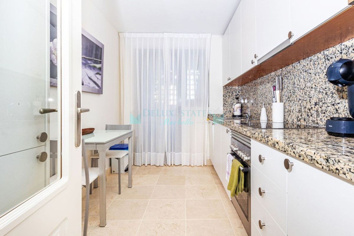 Ground Floor Apartment for sale in Benahavis