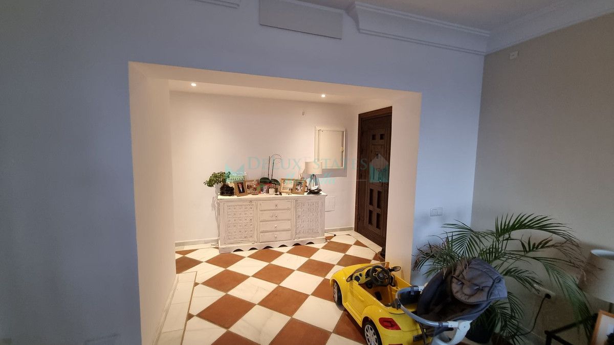 Penthouse for sale in Benahavis