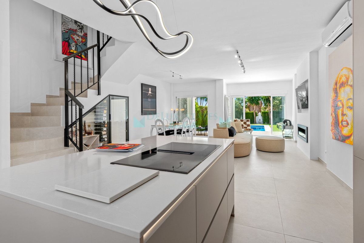 Villa for sale in Bel Air, Estepona