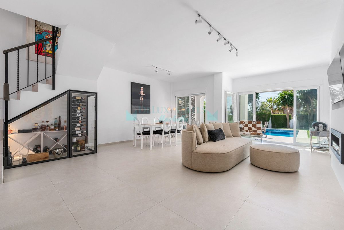 Villa for sale in Bel Air, Estepona