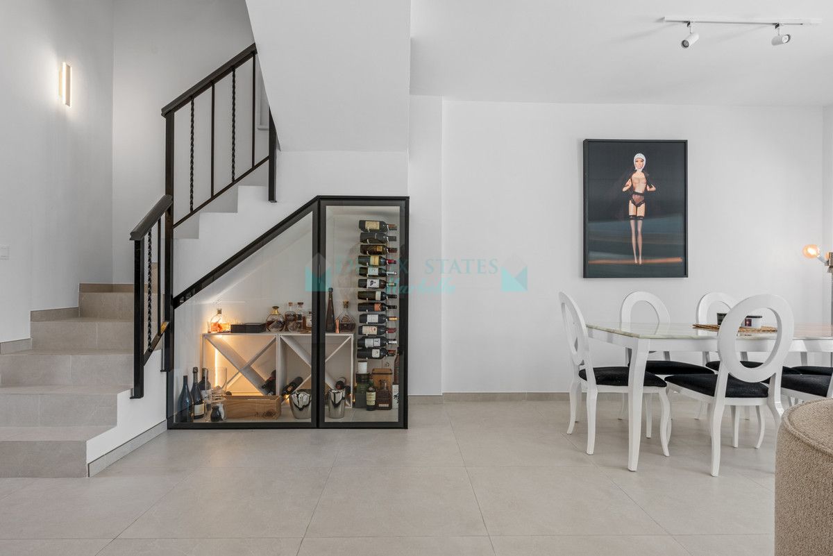 Villa for sale in Bel Air, Estepona