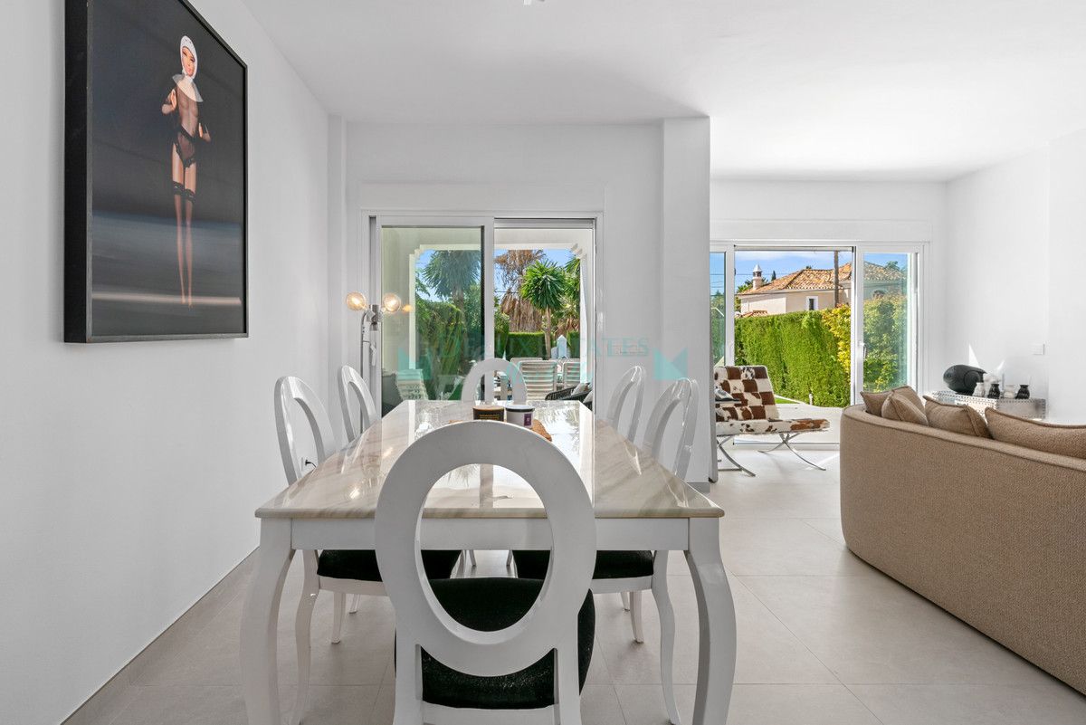 Villa for sale in Bel Air, Estepona