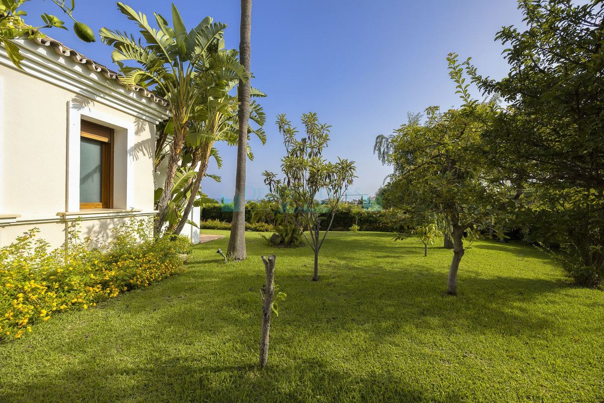 Villa for sale in Benahavis