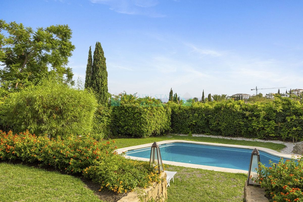 Villa for sale in Benahavis